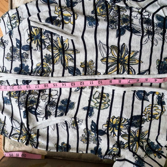 Christopher & Banks Cardigan 3/4 sleeves - Picture 2 of 4